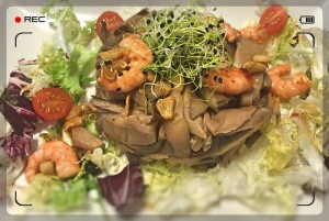 Ensalada templada de setas y gambas