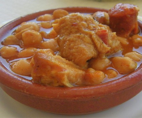 Menudo o callos con garbanzos